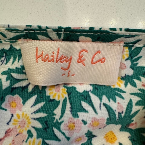 Lovely spring blouse from Shop Avara. - Picture 2 of 3